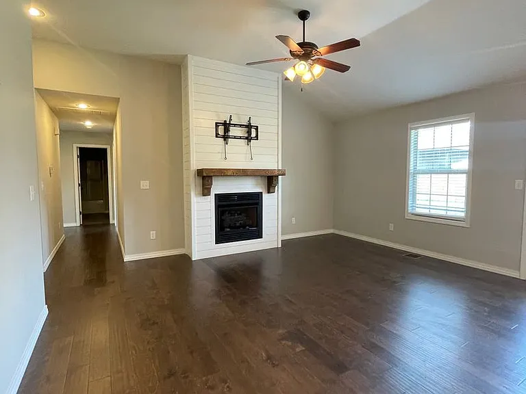 696 N Montego St — Photo 10