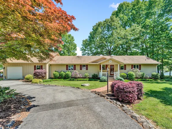 24 Twin Coves Dr, Moneta, VA 24121