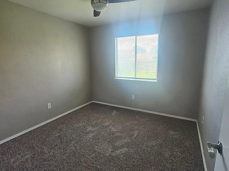 1706 Caprock Dr — Photo 9