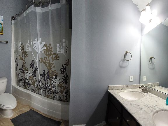 5th image of 210 Bridgeview Ct #A