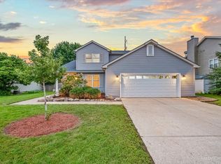 148 S Glenbrook Trl, McHenry, IL 60050
