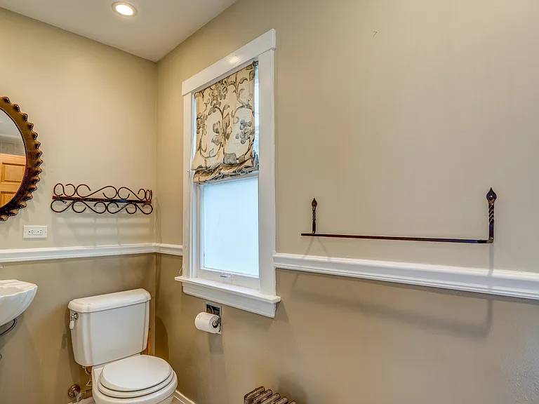 122 Central Park Ave — Photo 16