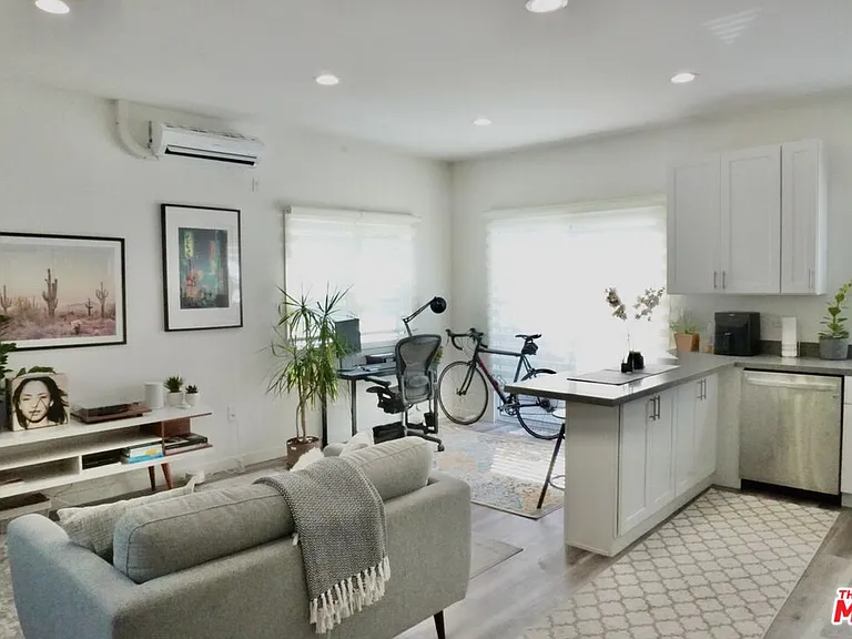 1157 S Point View St — Photo 5
