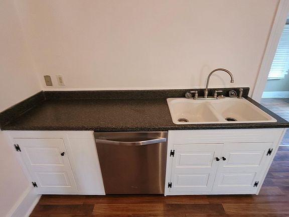 4th image of 466 N Prospect St #1