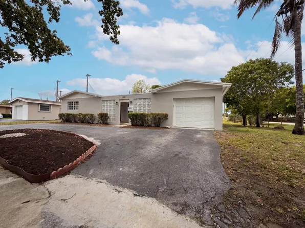 820 NW 78th Avenue, Pembroke Pines, FL 33024