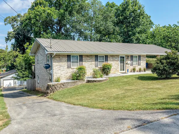 2919 W Woodbine Dr, Maryville, TN 37803