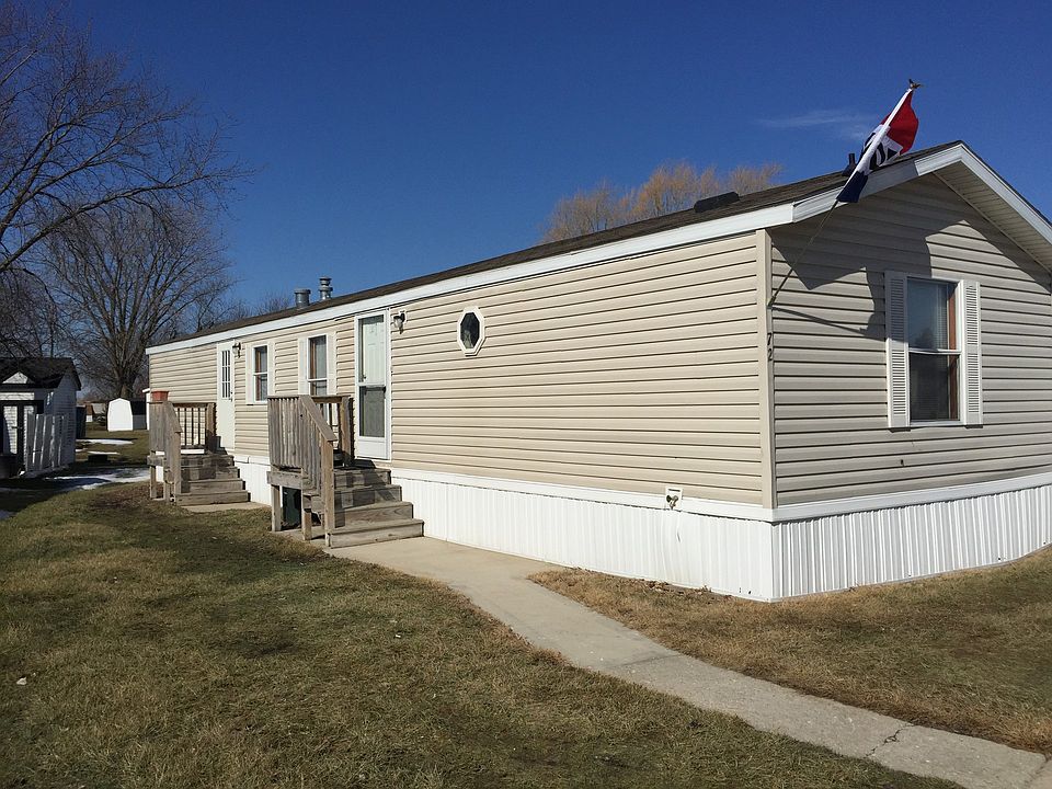 1st image of 72 Ellen Dr