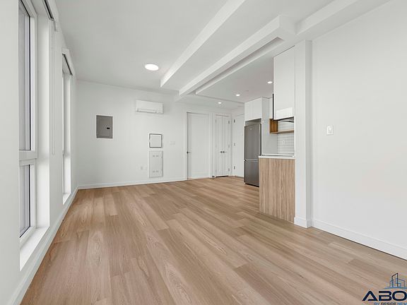 4th image of 100 Lenox Rd APT 6B