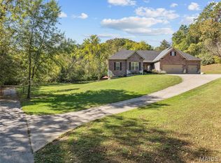 409 Griffith Ln, Chesterfield, MO 63005