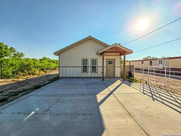 3122 Rosita Valley Rd., Eagle Pass, TX 78852
