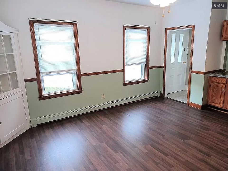 1st image of 12 Forest Ave Floor 1
