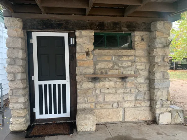 204 W Harrell St #B, Cleburne, TX 76033