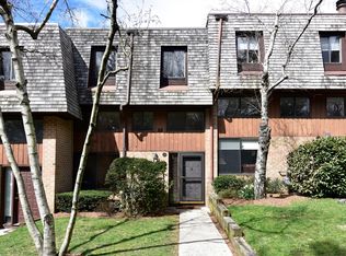 28 The Hamlet, Pelham, NY 10803