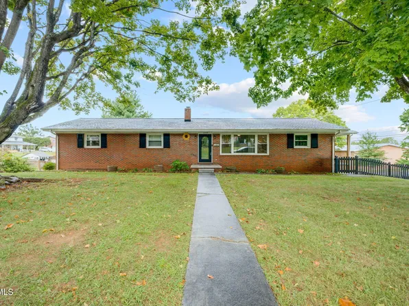 2400 Larkspur Dr, Johnson City, TN 37604