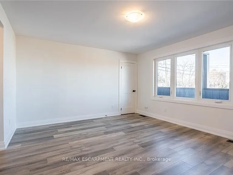 4289 Mountain St #3 — Photo 8