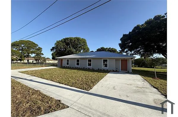 Building Photo - 2710 Avenue E #B