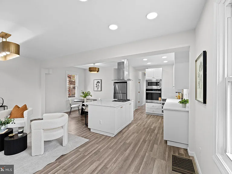 255 S 6th Ave — Photo 4