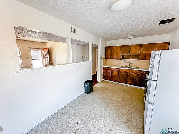 4th image of 905 W Polk Ave