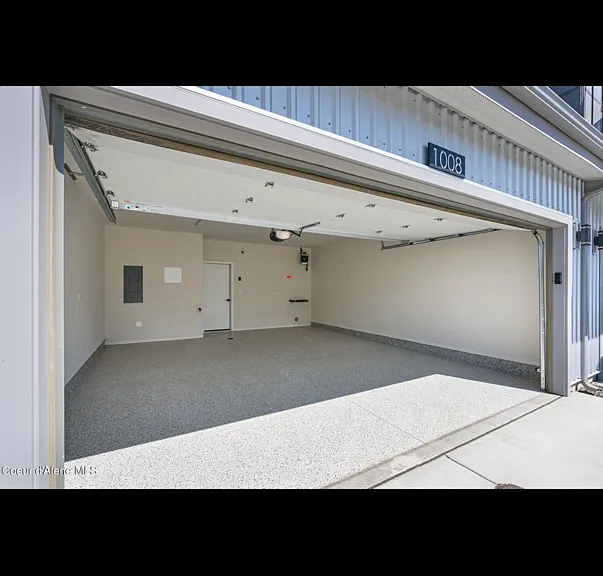 E 4th Ave — Photo 32
