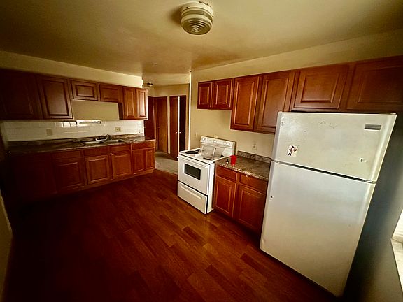3rd image of 825 Byron Ave #825