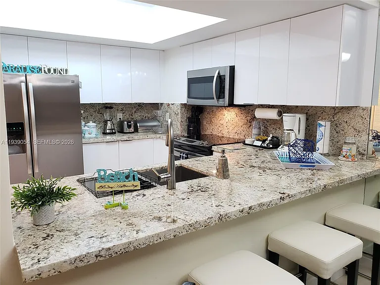 17375 Collins Ave #906 — Photo 5