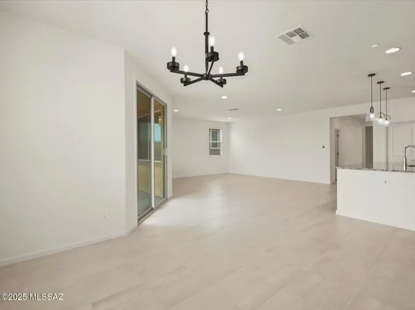 1519 E Cattle Graze Loop, Sahuarita, AZ 85629