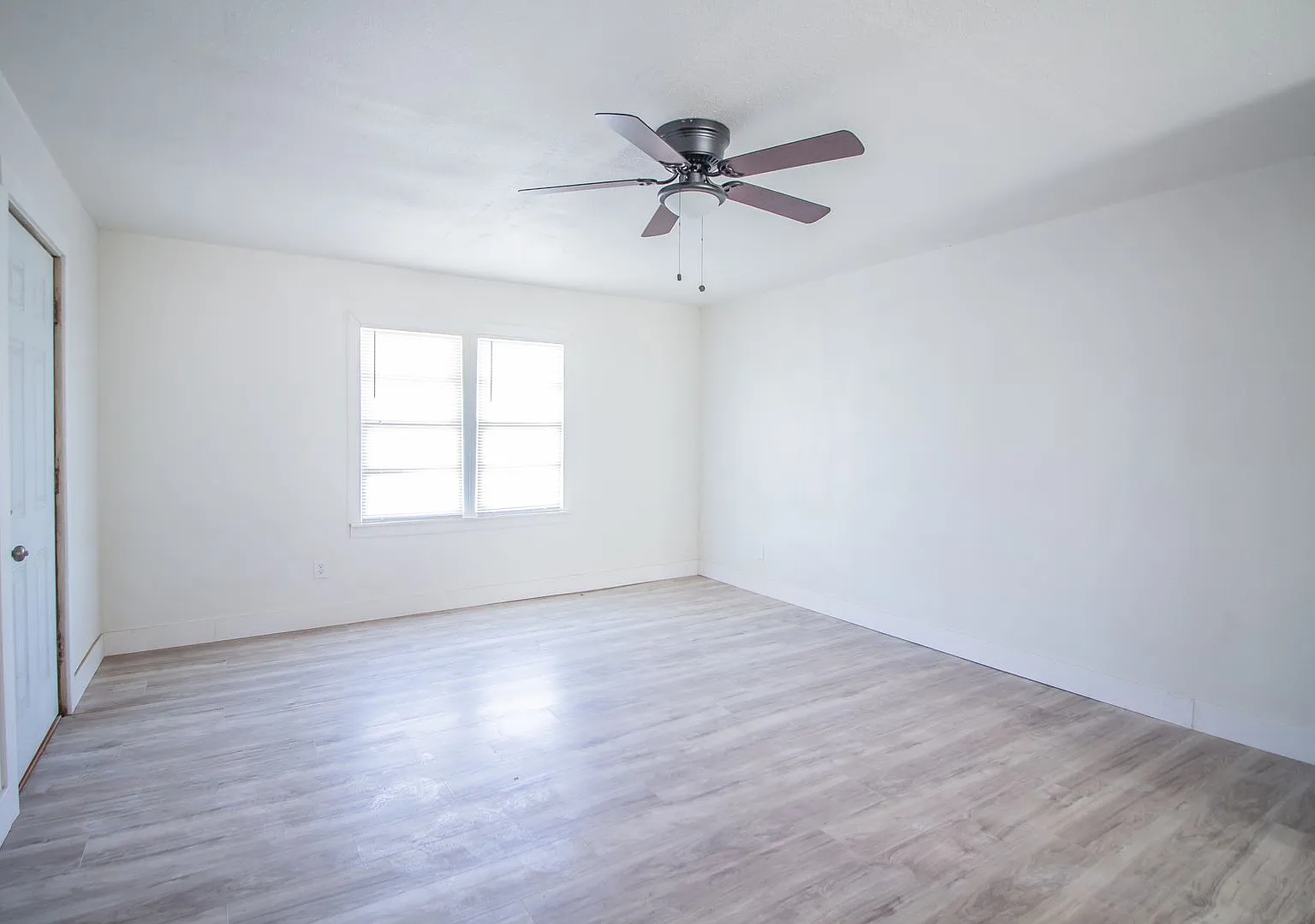 DH 302 Avenue U — Photo 4