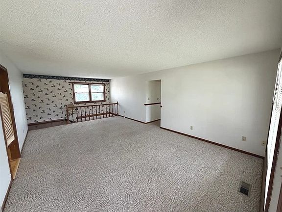 3rd image of 1201 Ridgeway Rd