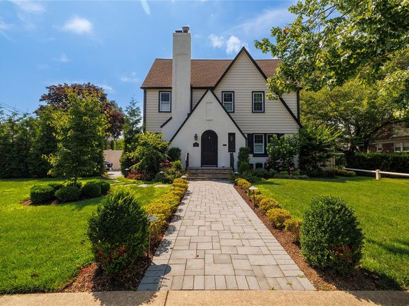 2498 Rockville Centre Pkwy