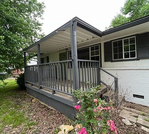 2nd image of 605 E Fort Worth Pl