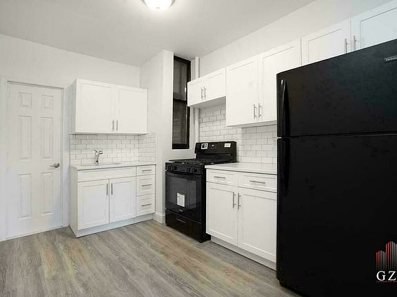 5th image of 216 E 111th St #3F