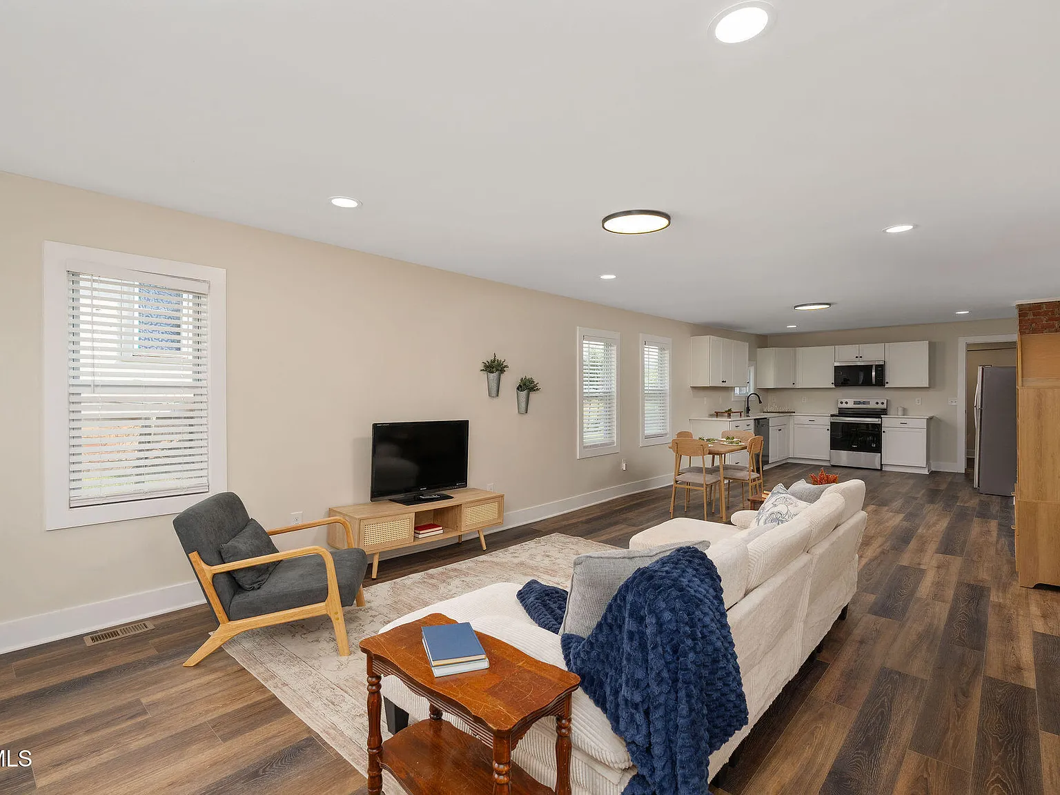 4 bed, 1152 sqft, $2,500 — Photo 3