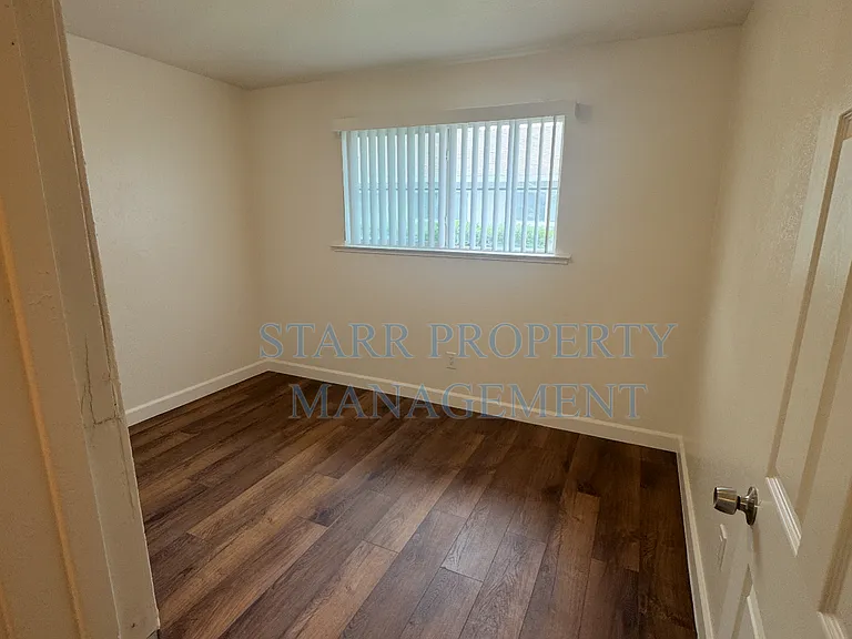 8829-8833 Kelley Dr — Photo 15