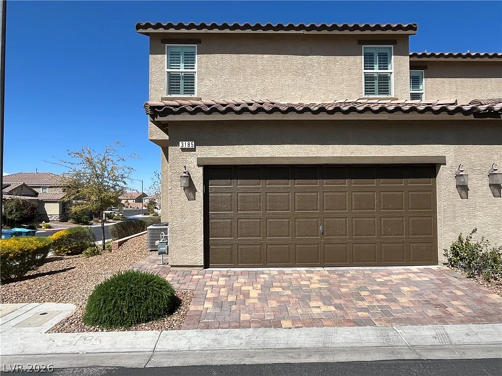 3 bed, 2.5 bath, 1598 sqft, $2,100 — Photo 4