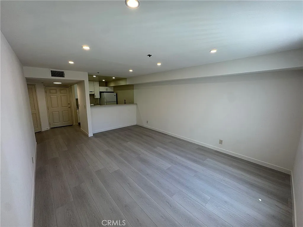 1 bed, 750 sqft, $2,300 — Photo 4