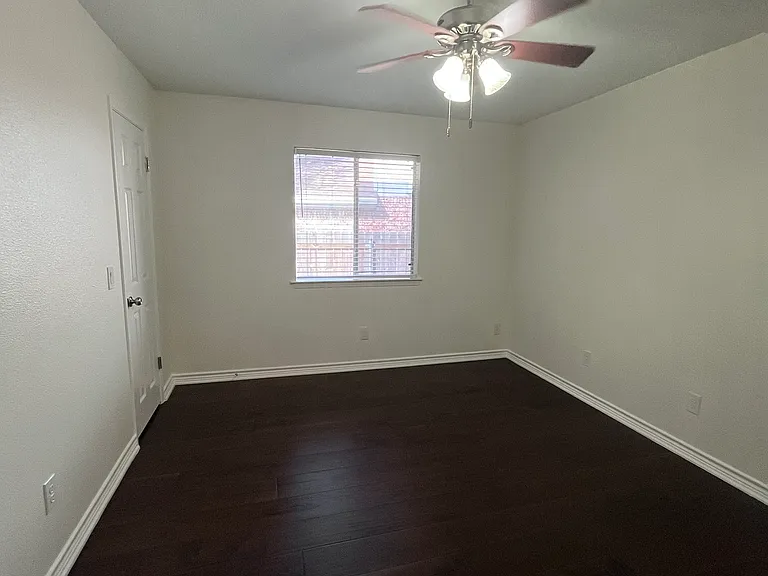 9021 Marthas Dr — Photo 11