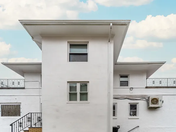 3817 Oceanic Avenue image 7 of 37