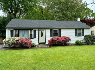 327 Red Oak Rd, Bridgeport, CT 06606