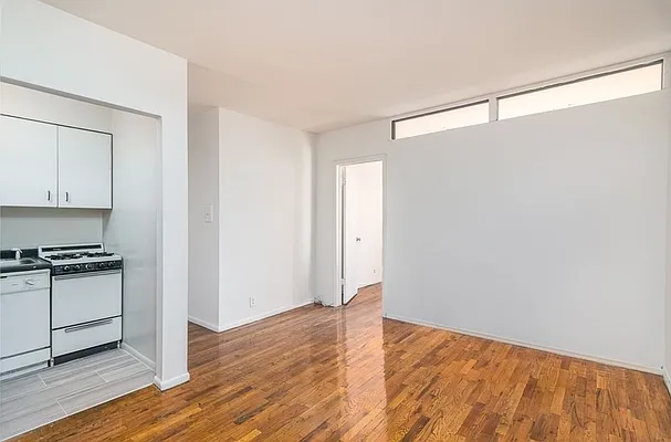 Rented by Guy Goldman, LREB | media 25