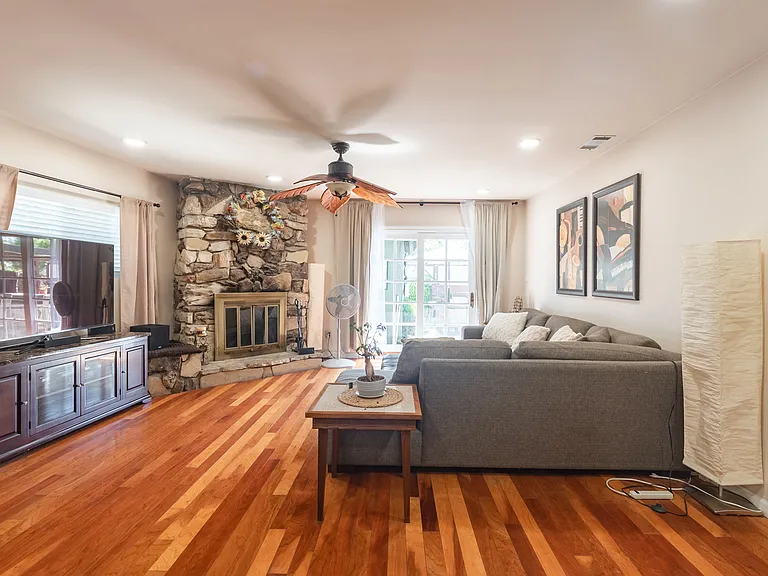 15724 Carfax Ave — Photo 5