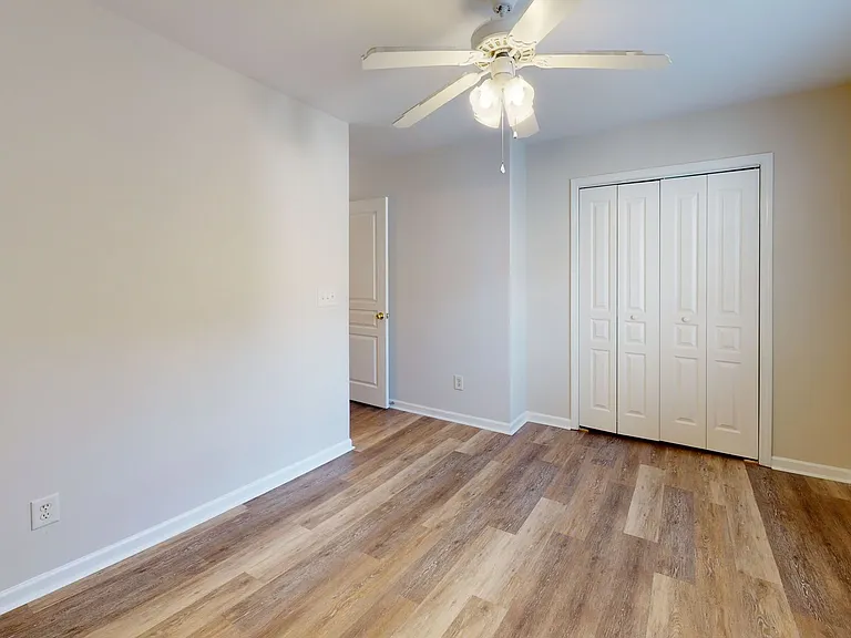 5545 Seths Dr — Photo 17