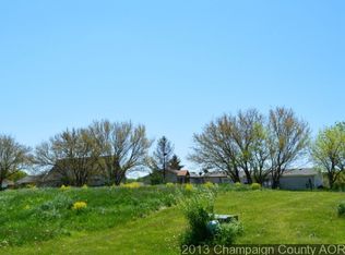 1304 Rolling Hills Dr, Mahomet, IL 61853