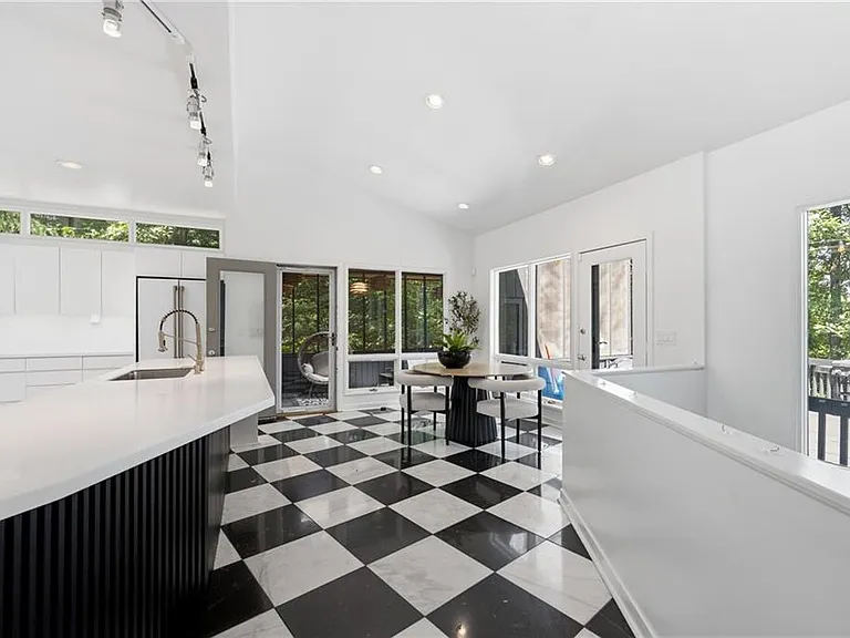 13 Heards Overlook Ct — Photo 24