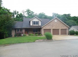 33 Dogwood Ter, Maryville, IL