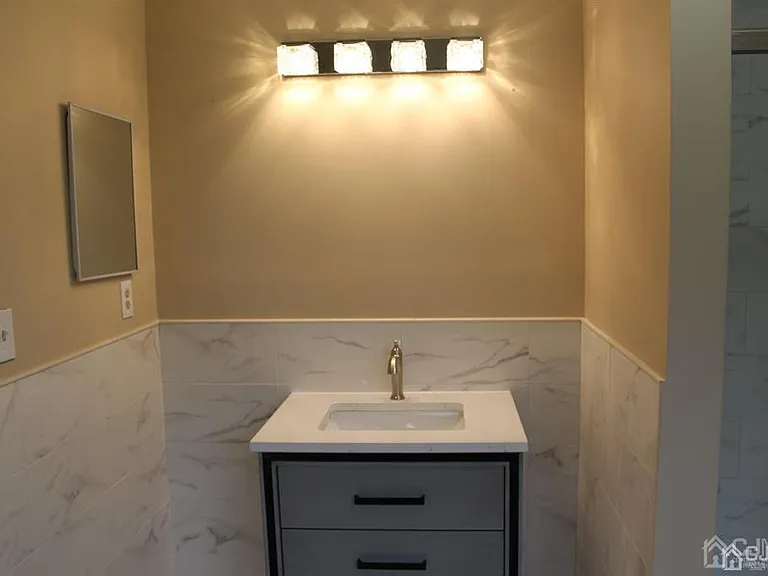 240 Hidden Woods Ct — Photo 16