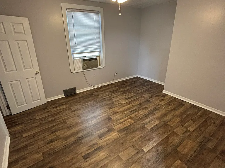 135 E 22nd Ave — Photo 8