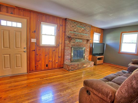 3rd image of 558 Seminole Dr