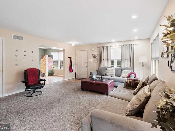 5th image of 119 Goldfinch Ct #233
