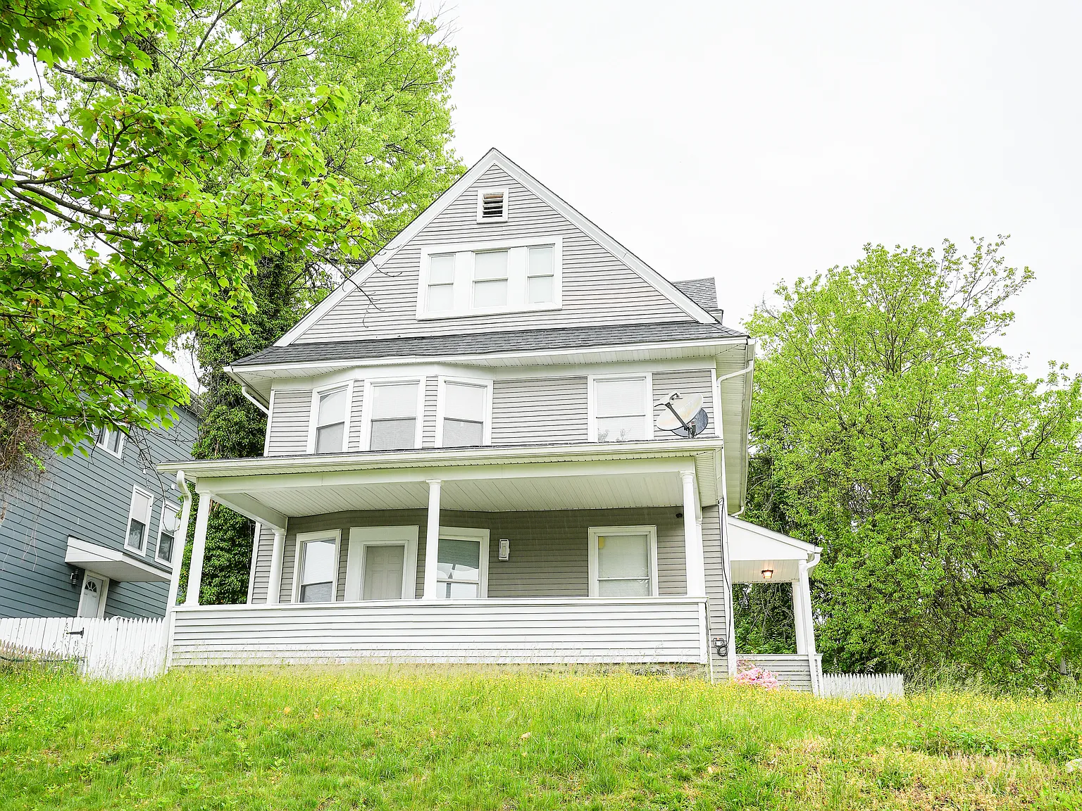 3 bed, 1.0 bath, $1,450 — Photo 1