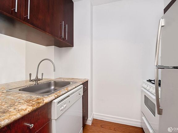 3rd image of 350 W 50th St APT 29A